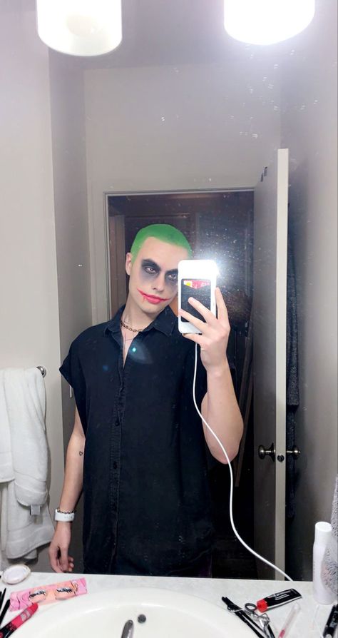 Joker Makeup Man, Joker Makeup Men, Joker Costume Men, Mens Halloween Costume, Makeup Halloween Costume, Joker Fashion, Joker Suit, Joker Outfit, Black Joker