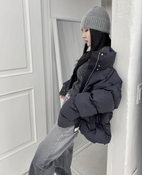 Clothing Study, Basic Outfits, Girls Fashion, Dream Closet, Girl Fashion, Puffer, Outfit Ideas, Winter Jackets, Fashion Outfits