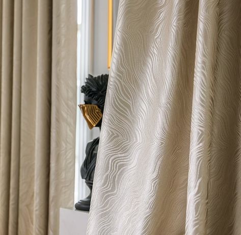 Crochet Curtain Holder, Luxury Drapery, Bedroom Glam, Pattern Bedroom, Glam Home Decor, Curtain Modern, Geometric Curtains, Dining Room Curtains, Pinch Pleat Curtains