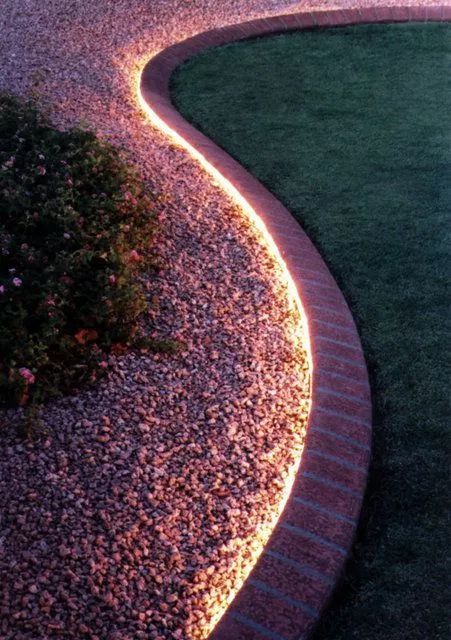 Rope Lighting, Jardim Diy, Produk Apple, Easy Backyard, Backyard Diy, Landscape Edging, Backyard Lighting, Backyard Diy Projects, Rope Light