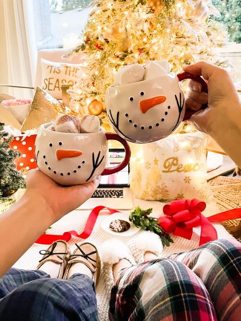 Tree Paper Craft, Christmas Tree Paper Craft, Diy Christmas Mugs, Make A Paper Flower, Christmas Tree Paper, Holiday Party Ideas, Christmas Craft Ideas, Snowman Mugs, Clay Diy Projects