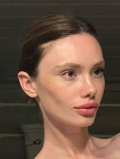 Sharp Cheekbones Women, Dimple Plasty, Hollow Cheeks Aesthetic, Defined Face Structure, Low Cheekbones Women, Slim Face Girl Aesthetic, Pretty Jawline, Nice Cheekbones, Hollow Cheeks Women