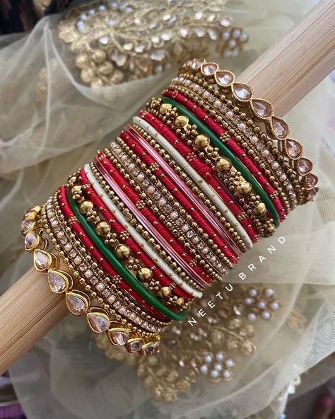 Indian Bridal Bangles, Long Necklace Designs, Fancy Bangles, Bridal Jewellery Inspiration, Thread Bangles Design, Colorful Bangles, Perhiasan India, Womens Bangles, Outdoors Tattoos