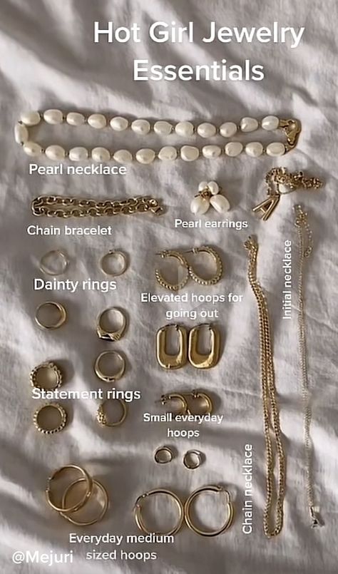 Capsule Wardrobe Jewelry, Types Of Jewelry, Gold Jewelry Sets, Jewelry Accessories Ideas, Dope Jewelry, Jewelry Essentials, Classy Jewelry, Girl Jewelry, Jewelry Lookbook