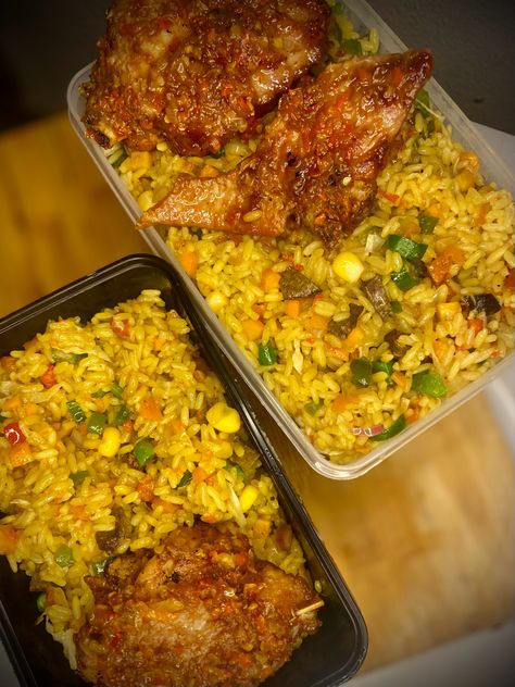 This is a Nigerian vegetable fried rice with turkey Fried Rice Picture, Fried Rice Snap, Nigerian Fried Rice, Appetizer Board, Nigeria Food, African Recipes Nigerian Food, Deni Denials, Food Snap, Food Project