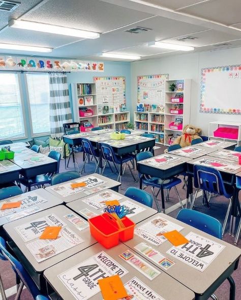 67 Best Classroom Setup Ideas for Back to School - Chaylor & Mads Classroom Setup Ideas, 4th Grade Classroom Setup, Home Sweet Classroom, Diy Back To School Supplies, Classroom Setup Elementary, Kindergarten Classroom Setup, Ideas For Back To School, Elementary Classroom Themes, Classroom Arrangement