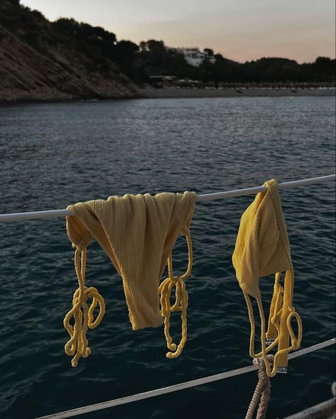 Yellow Summer Aesthetic, Summer Story, Images Esthétiques, Midnight Sun, Holiday Pictures, Italian Summer, Best Seasons, Island Girl, Summer Solstice