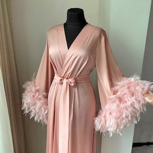 Pink Silk Robe, Bride Kimono, Hen Party Dress, Fancy Robes, Wedding Floor, Long Bridal Robe, Pijamas Women, Bride Lingerie, Sleepwear Fashion