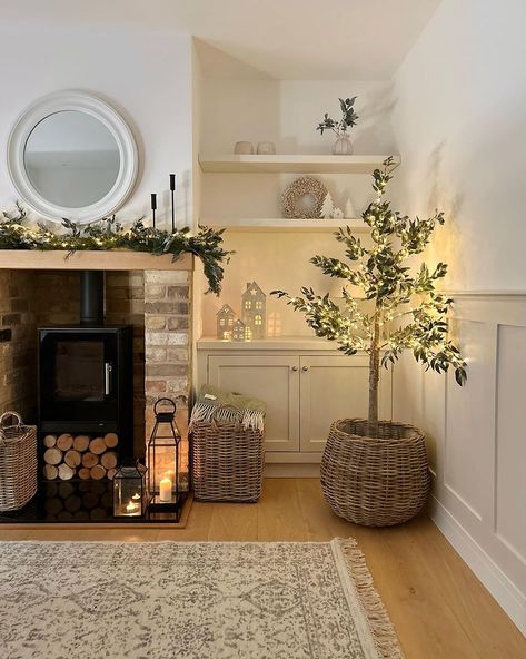 Log Burner Living Room, Lounge Room Styling, Living Room Panelling, Cream Living Rooms, Living Room Transformation, Snug Room, Sala Grande, Cosy Living, Cottage Living Rooms