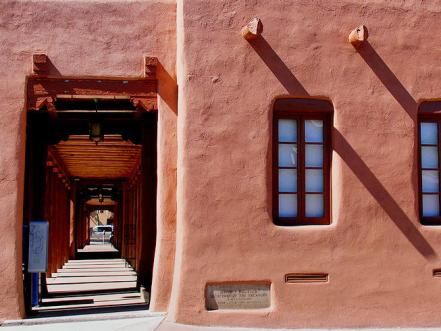 Some key characteristics of pueblo revival architecture include facades made… Pueblo Revival, New Mexico Green Chile, Santa Fe Style Homes, Rammed Earth Homes, Clad Home, Rammed Earth Wall, Thermal Mass, Natural Homes, Revival Architecture