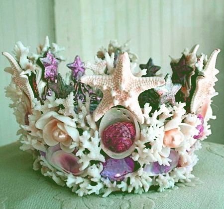 Mermaid crown Shell Crowns, Seashell Crown, Mermaid Room, Fest Outfits, Mermaid Crown, Mermaid Costume, Beach Crafts, Seashell Crafts, Shell Art