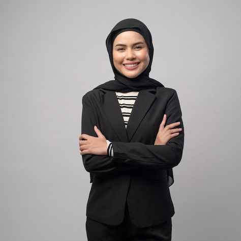 Foto Cv Hijab, Semi Formal Photoshoot, Business Women Hijab, Foto Formal Kerja Hijab, Foto Formal Kerja, Hijab Portrait, Woman With Hijab, Profile Photoshoot, Formal Photoshoot