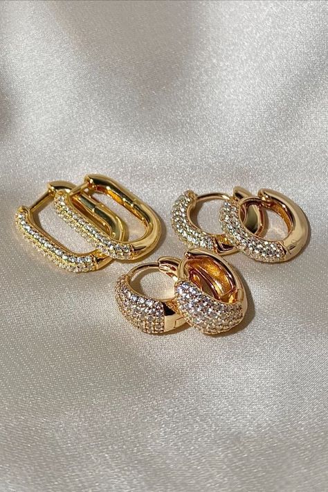 صفحات التلوين, Expensive Jewelry Luxury, Gold Rings Fashion, Jewelry Fashion Trends, Classy Jewelry, Expensive Jewelry, Gold Earrings Designs, Jewelry Lookbook, Diamond Hoop Earrings