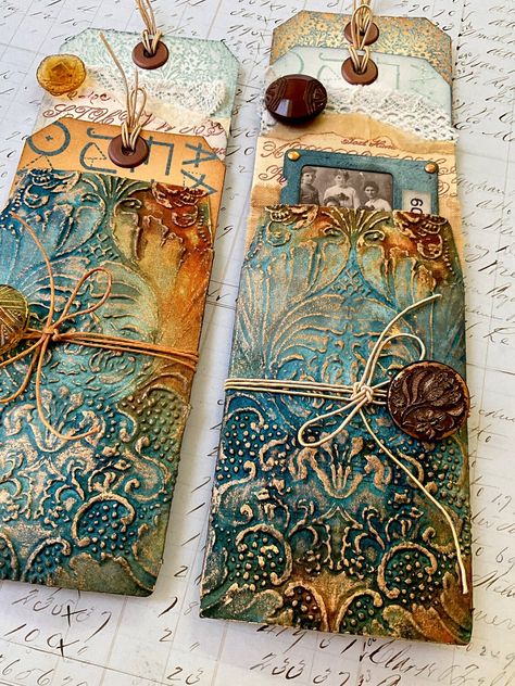 Pocket Tags Ideas, Tim Holtz Tags Ideas, Atc Cards Ideas, Scrapbook Pockets, Flag Book, Tim Holtz Mixed Media, Pocket Tags, Junk Journal Tags, Tim Holtz Tags