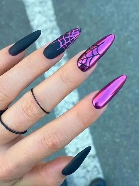 40+ Spooky and Fun Halloween Nail Art Ideas - HubPages Fun Halloween Nails, Black Halloween Nails, Holloween Nails, Unghie Nail Art, Witchy Nails, Nails Yellow, Halloween Acrylic Nails, Cute Halloween Nails, October Nails