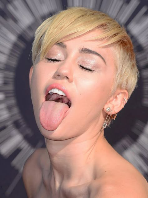 Miley Cyrus Tongue, Hannah Miley, Funny Films, Female Singers, Bobby Brown, Millie Bobby Brown, Great Hair, Miley Cyrus, Celebrities Female