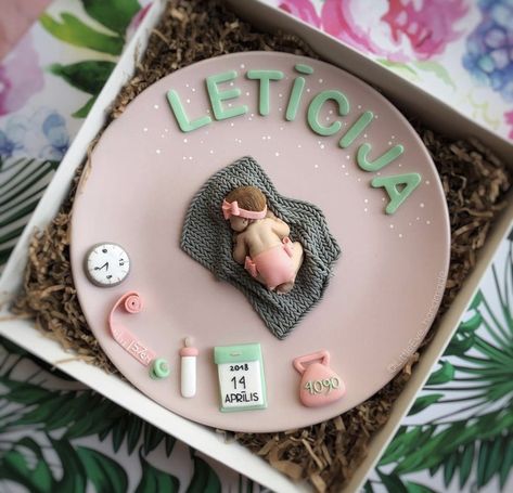 Personalized Clay Gifts, Baby Shadow Box, Clay Decor, Baby Shower Baskets, Baby Keepsakes, Polymer Clay Gifts, Gift For Newborn, Clay Plates, Polymer Clay Christmas