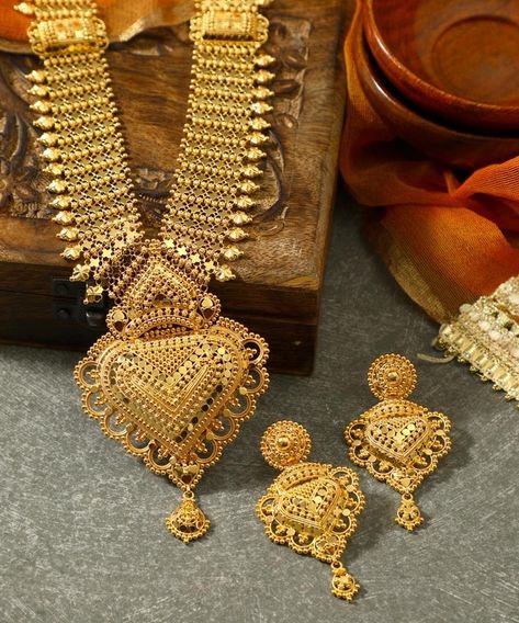 "Portfolio" album of Jewelry salons Manubhai Jewellers in Mumbai Manubhai Jewellers, Gold Jewellery India, Gold Bridal Necklace, Bridal Jewels, New Gold Jewellery Designs, Gold Mangalsutra Designs, Gold Necklace Indian Bridal Jewelry, Gold Bridal Jewellery Sets, Bridal Jewelry Collection