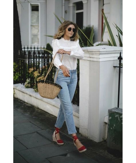 Guía de estilo para llevar el calzado más español de la temporada: las alpargatas con cuña Espadrilles Outfit, Jeans Trend, 여름 스타일, Jeans Outfits, Legging Outfits, Spring Look, Ținută Casual, Amazing Outfits, Style Crush