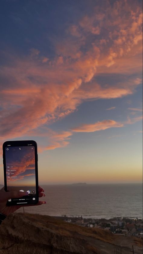 Car Window View Road Trips, Pretty Skies, Sunset Background, Sunset Pics, Sky Moon, Look At The Sky, Cute Friend Pictures, Sunset Wallpaper, Pretty Sky