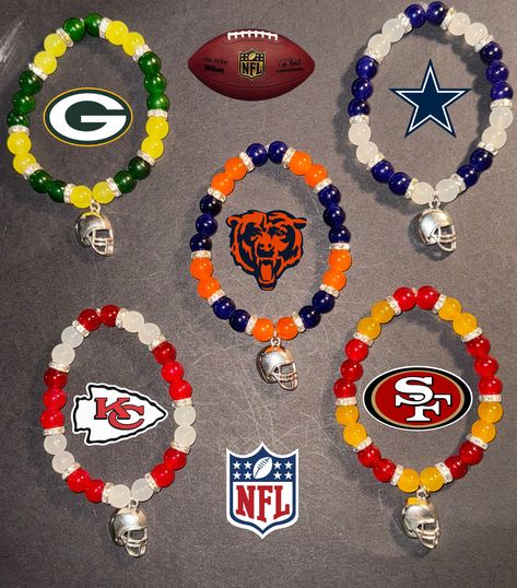 Here are some NFL teams inspired bracelets of some of the most popular teams! Let me know in the personalization if you want another team! Tv Show Bracelets, Bracelet Themes, Tab Jewelry, Maya Jewelry, Nfl Team Colors, Team Bracelets, Inspired Bracelets, Sport Theme, Clay Bear