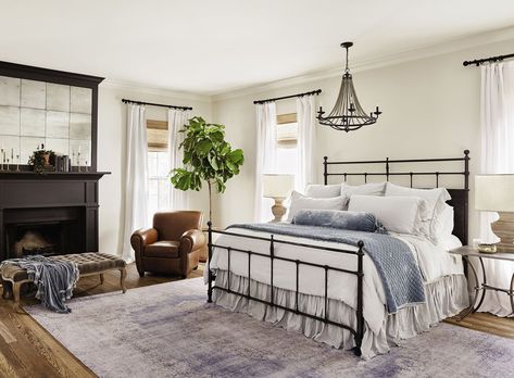 Home decor and lifestyle expert, Joanna Gaines releases Homebody: A guide to creating spaces you never want to leave -just in time for gift giving. We've picked seven super stylish tips from the book to help you create the bedroom sanctuary of your dreams. Joanna Gaines Bedroom, Joanna Gaines House, Black Metal Bed, Revere Pewter, Sanctuary Bedroom, Diy Ikea Hacks, Dreamy Bedrooms, Metal Bed, Farmhouse Bedroom