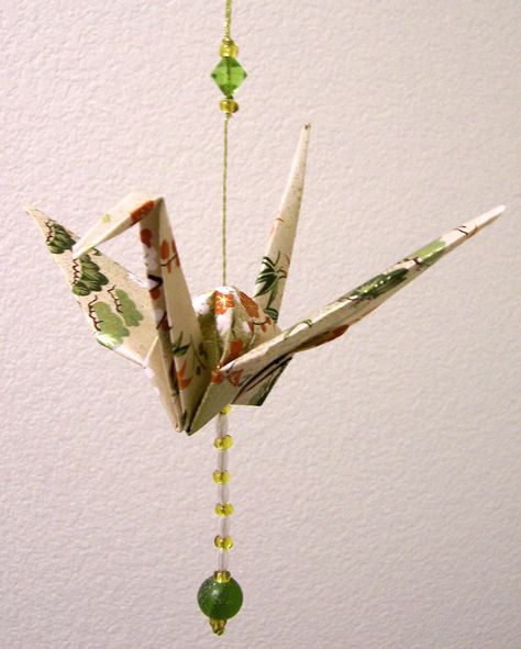 Origami Bird Aesthetic, Paper Crane Origami Decor, Paper Crane Decoration, Diy Origami Gifts, Hanging Paper Cranes, Paper Crane Aesthetic, Origami Crane Mobile, Japanese Origami Aesthetic, Paper Crane Decor