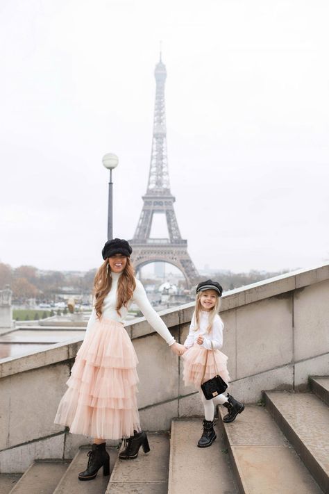 Mom Ootd, Paris Kids, Outfits Paris, Tara Dress, Paris Family, Jimmy Choos, Disney Paris, Paris Inspired, Paris Pictures