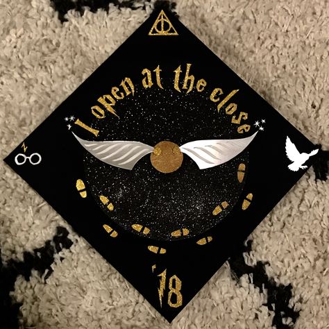 Graduation Cap Designs Naruto, Graduation Cap Ideas Harry Potter, Cap Decoration Graduation Harry Potter, Designs For Graduation Caps, Harry Potter Cap Decoration Graduation, Slytherin Graduation Cap, Harry Potter Graduation Cap Designs, Grad Cap Ideas Harry Potter, Book Themed Graduation Cap