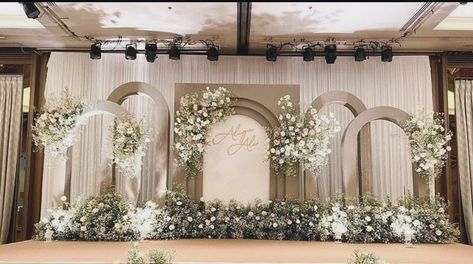 Garden Wedding Stage Backdrop, Stage And Dance Floor Wedding, Wedding Decor Indoor Receptions, Indoor Stage Design, Wedding Backdrop Design Indoor Reception, Background Pelaminan, Dekorasi Wedding Indoor, Wedding Backdrop Design Backgrounds, Dekor Wedding Pelaminan