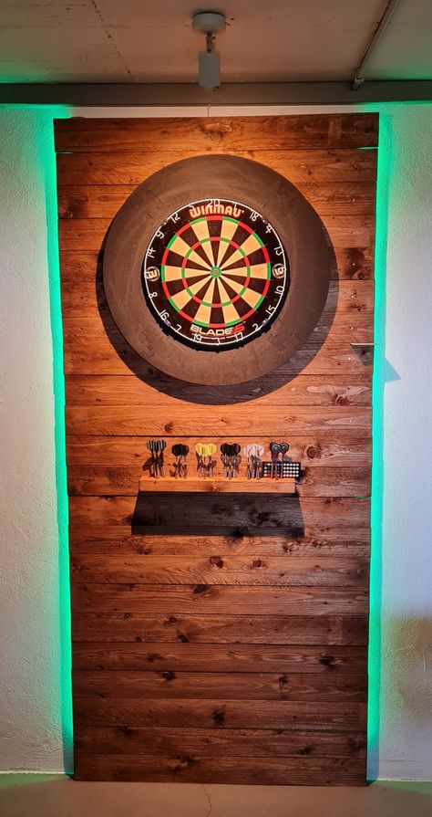 Dart Board Wood Wall, Wood Behind Dart Board, Bar Room Decorating Ideas, Indoor Dart Board Ideas, Wooden Dart Board Wall, Home Darts Setup, Dart Room Ideas Man Cave, Electronic Dart Board Wall Ideas, Dartboard Surround Diy