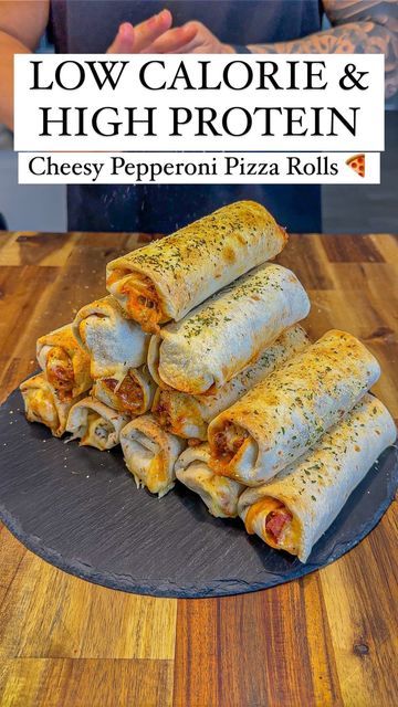 Herb Pizza, Carb Balance Tortillas, Low Calorie Pizza, Beef Pepperoni, Protein Macros, Pepperoni Pizza Rolls, Pizza Roll Recipe, Pizza Roll, Turkey Pepperoni