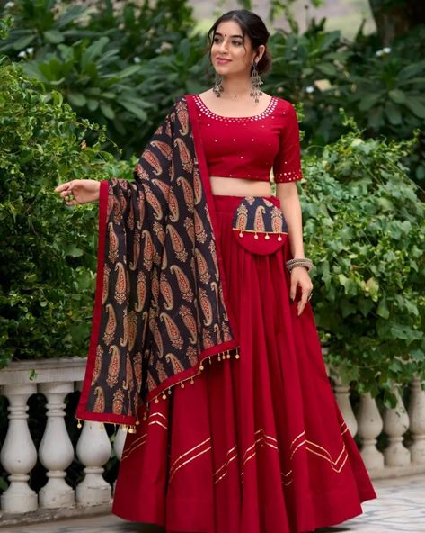 Price: 3550/-❣️ whatsapp us on +919023153462 Pure Cotton Plain With Gota Patti Designer Navratri Lehenga #PureCotton #GotaPatti #NavratriLehenga #DesignerLehenga #CottonLehenga #GotaPattiWork #NavratriSpecial #EthnicWear #TraditionalLehenga #CottonFashion #LehengaDesign #FestivalWear #ElegantLehenga #ChicLehenga #LehengaStyle #GotaPattiDesign #Navratri2024 #FashionForNavratri #LehengaCholi #GotaPattiFashion #CottonAttire #TraditionalFashion #LehengaLove #FestiveLehenga #EthnicChic #DesignerW... Garba Chaniya Choli Traditional, Chaniya Choli Designs Navratri, Coin Lace, 2024 Dance, Cotton Lehenga Choli, Garba Chaniya Choli, Plain Lehenga, Elegant Lehenga, Zip Stitching