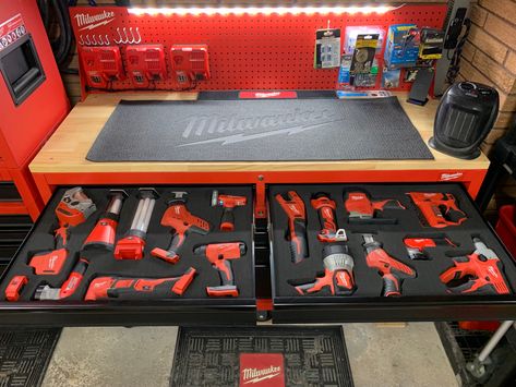 Milwaukee Tool Garage, Milwaukee Storage Ideas, Milwaukee Garage Ideas, Milwaukee Packout Garage, Milwaukee Tools Storage, Milwaukee Garage, Milwaukee Tool Box Ideas, Diy Garage Plans, Milwaukee Tool Box