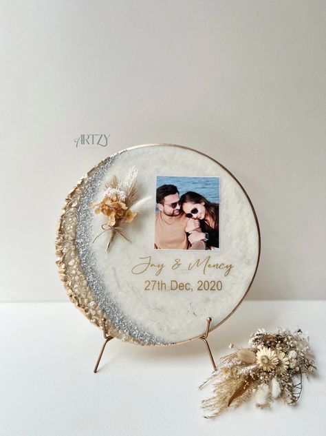 WORLDWIDE FREE SHIPPING THROUGH DHL EXPRESS Resin personalised frame with a floral pattern Resin Photo Frame For Anniversary, Resin Frames Photo, Anniversary Resin Frame, Wedding Resin Frame, Resin Couple Frame Ideas, Photo Frame Resin Art, Resin Art For Wedding Gift, Resin Art Design, Resin Wedding Frame