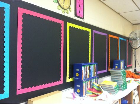 Classroom Set Up- Black chalkboard paint with bright borders for anchor charts http://thepinspiredteacher.blogspot.com/ Chalkboard Classroom, Middle School Classroom Decor, 4th Grade Classroom, Middle School Classroom, Classroom Bulletin Boards, Teacher Organization, Creative Classroom, Classroom Setting, School Posters