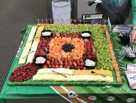 Baseball fruit and cheese display Baseball Snack Stadium, Baseball Charcuterie Board Ideas, Baseball Theme Charcuterie Board, Softball Charcuterie Board, Baseball Opening Day Party, Baseball Veggie Tray, Baseball Fruit Tray, Baseball Charcuterie Board, Baseball Charcuterie