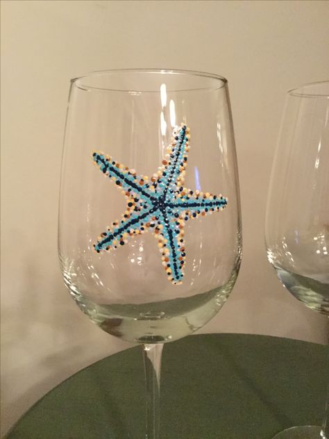 Ocean Glass Painting, Painted Starfish, Wine Glass Painting, Diy Wine Glasses Painted, Starfish Painting, Painting Glass Jars, Wine Glass Designs, Diy Wine Glasses, Hand Painted Glasses