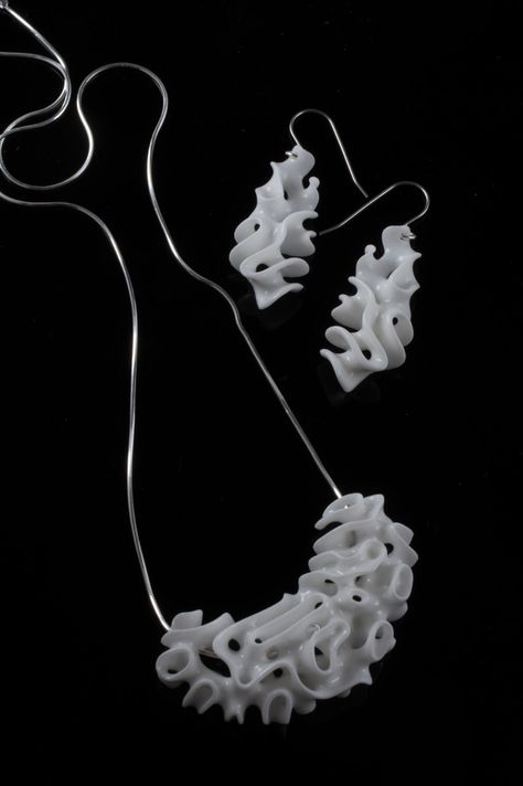 Nervous System Launches Porifera 3D Printed Ceramic Jewelry with Formlabs 3d Printing Jewelry, 3d Jewelry Design, Concept Jewelry, 3d Printer Pen, 3d Printing Fashion, Diy Leather Bracelet, 3d Printing Art, 3d Jewelry, 3d Printed Jewelry