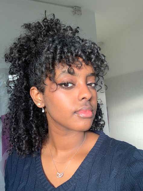 Curly hairstyles half up half down curly bangs Half Up Half Down With Bangs Natural Hair, Half Up Half Down Curly Hair With Bangs, Curly Half Up Half Down With Bangs, 3b Hairstyles Shoulder Length, Natural Hair Fringe, Short 3b Hairstyles, Mid Length Curly Hairstyles, Half Up Do, Curly Afro Hair