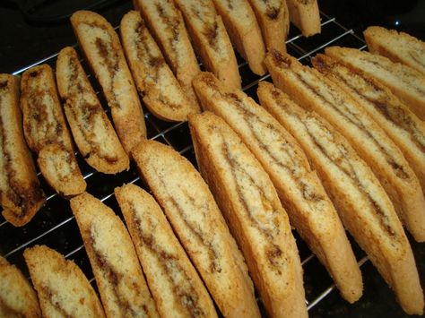 Apple Biscotti Recipe, Cinnamon Roll Biscotti, Fall Biscotti, Fig Biscotti Recipe, Keto Biscotti Recipe, Cinnamon Biscotti Recipe, Biscotti Recipe Italian, Soft Biscotti Recipe, Cinnamon Biscotti