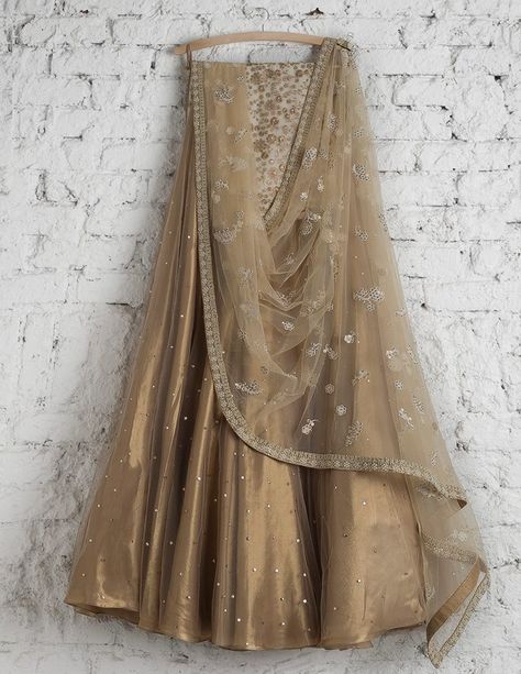 Golden Lehenga, Gold Lehenga, Desi Aesthetics, Simple Lehenga, Choli Dress, Wedding Lehenga Designs, Lehenga Designs Simple, Lehnga Dress, Lehenga Blouse Designs