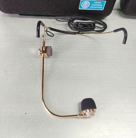 Kpop In Ear Monitor, In Ear Microphone, Microphone Aesthetic, Headworn Microphone, Idol Life, Music Mic, Ear Monitors, Famous Lifestyle, Music Supplies