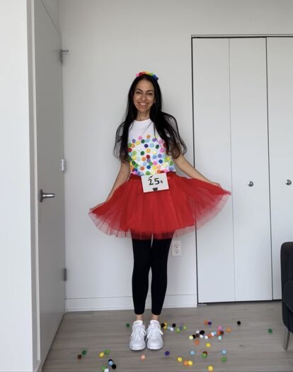 Looking for a quick and cute Halloween costume idea this year? Look no further! This gumball machine costume was so fun and easy to make and I love the end result! Here's the costume - how cute are all the colorful pom poms? What's fun about this costume is that you can easily personalize and customize it to fit your style. I'm clearly going for a princess/ballerina style gumball machine here. Materials list: white t-shirt pom poms silver poster board sharpie glue gun wide r… Costumes With Tutus For Women, Red Tutu Costume Ideas, Gum All Machine Costume, Bubble Gum Outfit, Bubble Gum Costume, Diy Gumball Machine Costume, Bubble Gum Machine Costume, Gumball Machine Halloween Costume, Gumball Costume