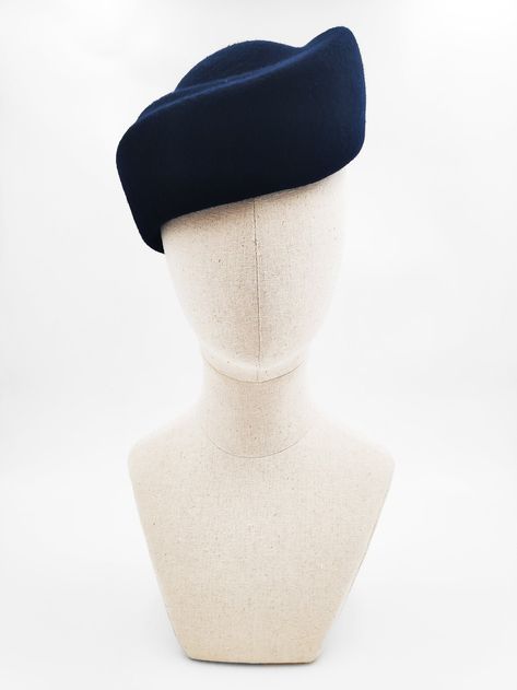 Navy Blue Pillbox Hat, Felt Beret, Formal Hat, Beret Hats, Vintage Style Hat, Vogue Vintage, Ladies Hats, Navy Hats, Elegant Hats