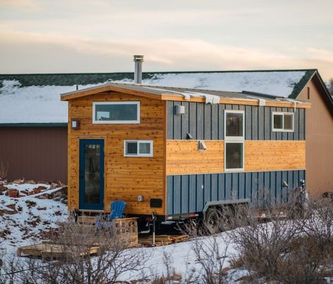 Carrie and Dan’s 28′ x 10′ Tiny Home Interior Design Tiny House, Seaview House, Loft Houses, Tiny Home Ideas, Siding Choices, French Front Doors, Beautiful Bathtubs, Tiny House Talk, Tiny House Builders