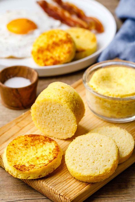 90 Second Keto Bread That Doesn't Suck - Keto Pots Baking Alternatives, 90 Second Bread, Keto Friendly Bread, Keto Bread Recipe, 90 Second Keto Bread, Coconut Flour Bread, No Bread Diet, Keto Biscuits, Keto Cream