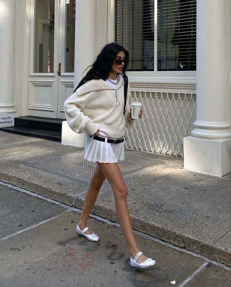 #ootd #fashion #aesthetic #newyork #itgirl #fashionista Tennis Skirt Outfit Street Style, Ballerina Flats Outfit, Ballerina Outfit, Tennis Skirt Outfit, White Tennis Skirt, Daily Outfit Inspiration, Double Denim, Looks Street Style, Milky White