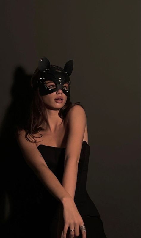 Catwoman Halloween Costume, Photographie Art Corps, Rose Calloway, Kostum Halloween, Kostuum Halloween, Fest Temaer, Trendy Halloween Costumes, Women Aesthetic, Halloween Costume Outfits