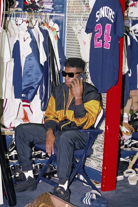 Throw-Back Deion Sanders  ~ Repinned by Federal Financial Group LLC #FederalFinancialGroupLLC ffg2.com www.facebook.com/... Nfl Football Pictures, 90s Sports, Legendary Pictures, Deion Sanders, 90s Fashion Men, 90s Hip Hop Fashion, Sports Aesthetic, Retro Sports, Retro Sport